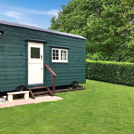 Beautiful Shepherd'S Hut - Lois Weedon Weston  Kültér fotó