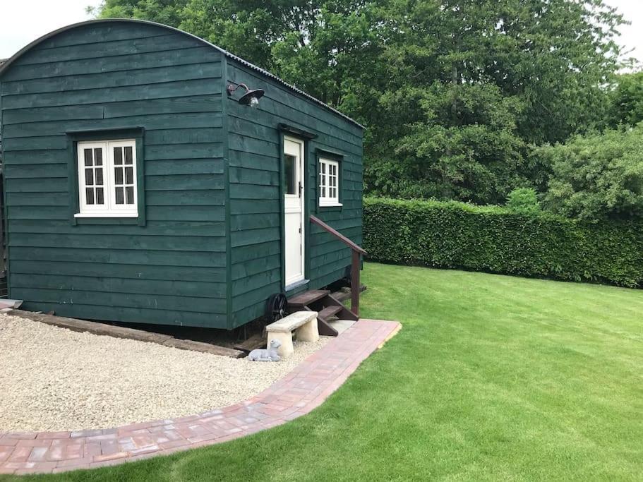 Beautiful Shepherd'S Hut - Lois Weedon Weston  Kültér fotó