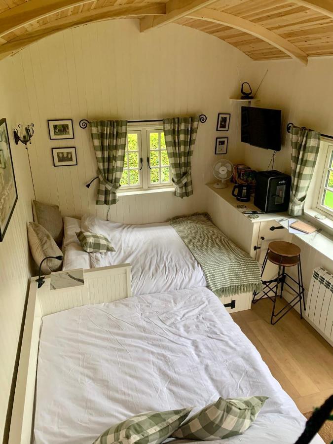 Beautiful Shepherd'S Hut - Lois Weedon Weston  Kültér fotó