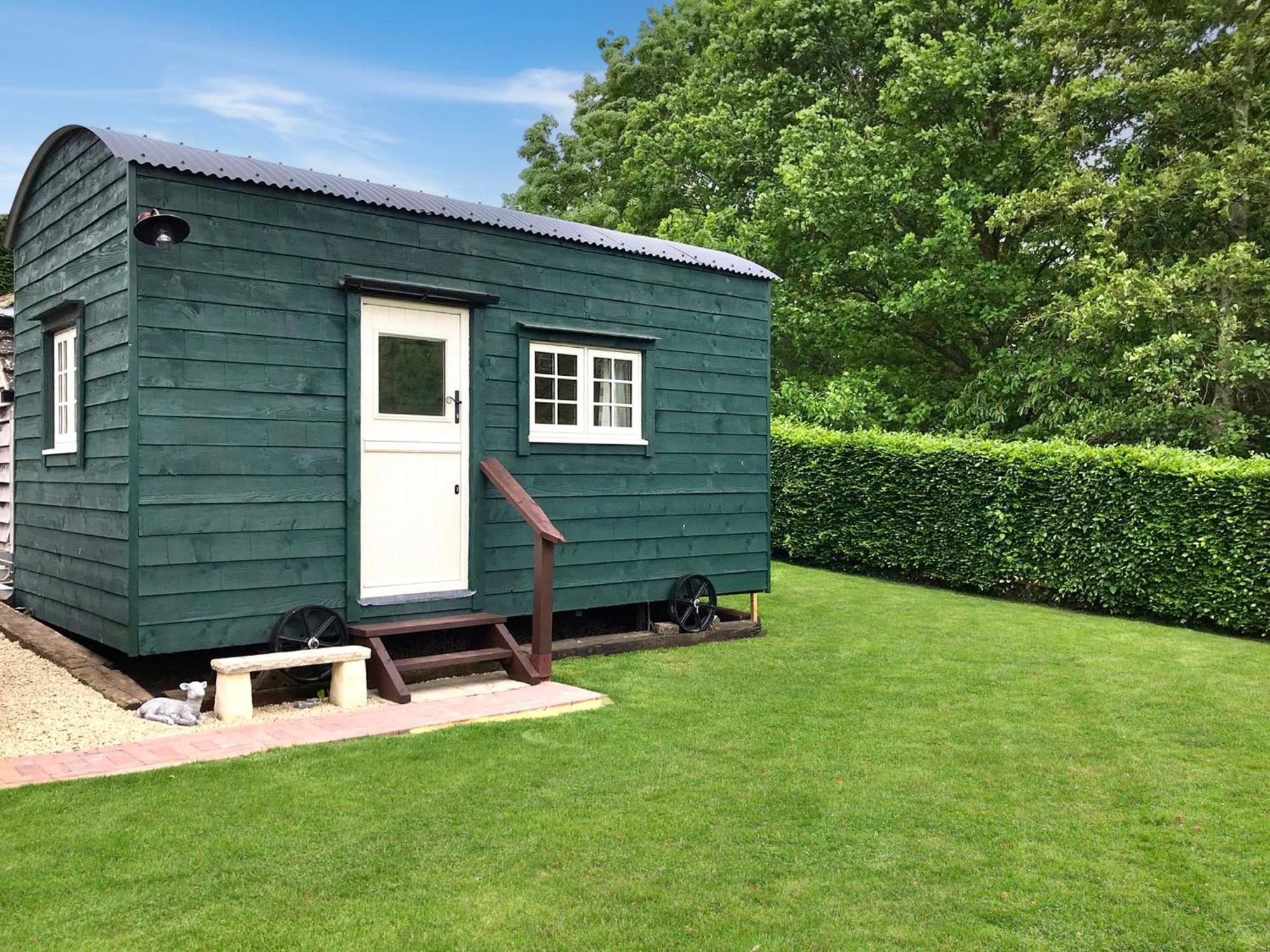 Beautiful Shepherd'S Hut - Lois Weedon Weston  Kültér fotó